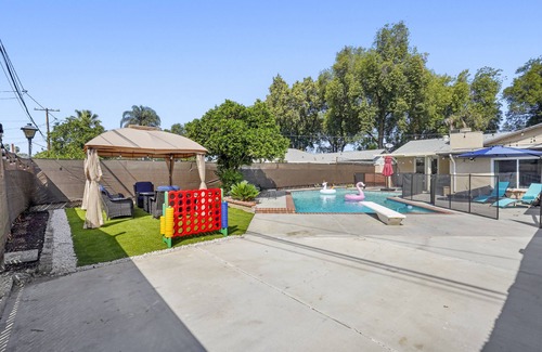 Riverside House | Pool - Hottub - Game Room - Fire Pit - Sleeps 12!