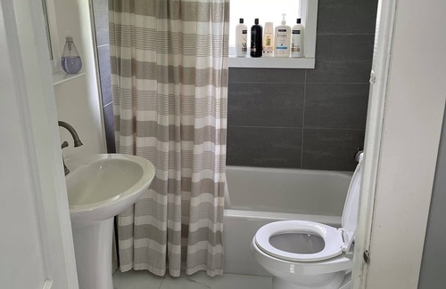 Circleville House | Pool house on a park-like estate, Pet friendly, 7 min to LegoLand.