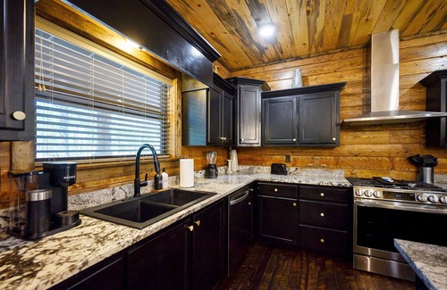 Broken Bow Cabin | Pool* Sleeps 20* HGTV Quality* Game Room* Secluded