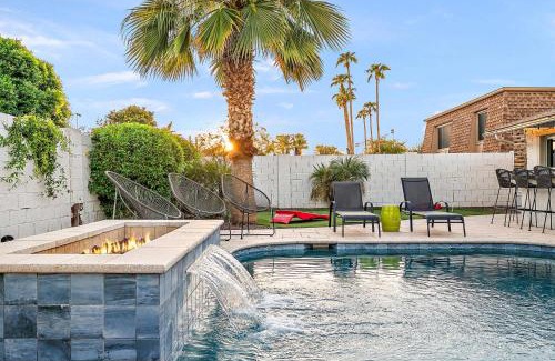South Scottsdale House | Pool Spa Ping Pong Pool Table Arcade Corn Hole
