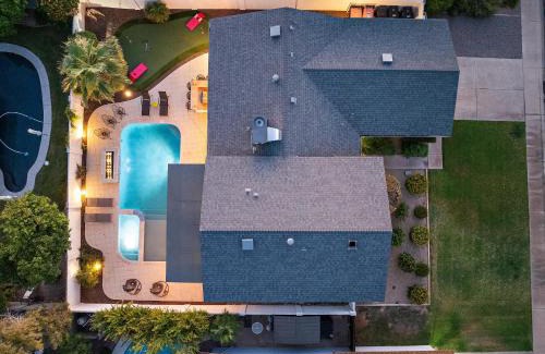 South Scottsdale House | Pool Spa Ping Pong Pool Table Arcade Corn Hole