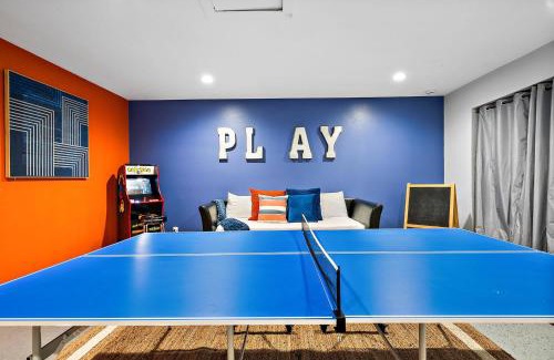 South Scottsdale House | Pool Spa Ping Pong Pool Table Arcade Corn Hole
