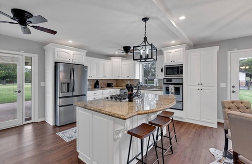 Oakhurst House | Pool Table, Fireplace, Patio, Office