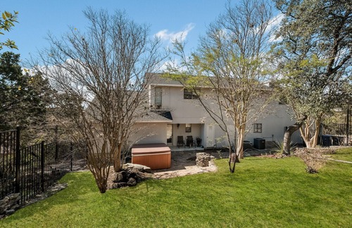 Crownridge of Texas House | Pool Table Hot Tub and Neighborhood Pool