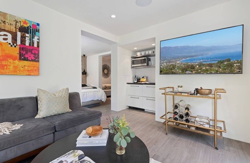 Upper East House | Poolside Cabana - Cozy & Chic on Private Estate