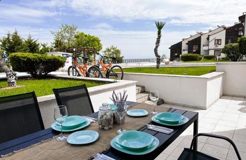 Budjaka Apartment | Poolside Paradise Apartment