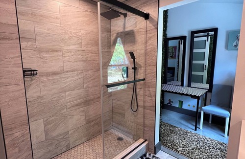 Bearss Plaza Hotel | Pop Culture Luxury Suite Tampa