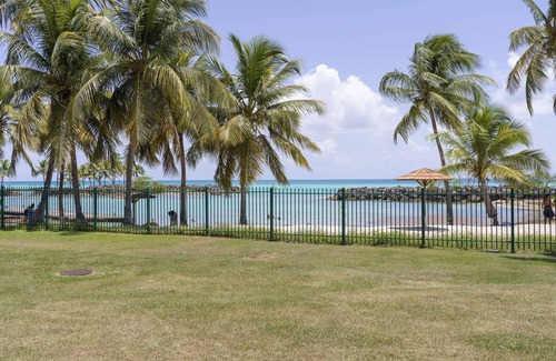 Bas du Fort Apartment | Pop's Plage Apartment, direct access to the beach