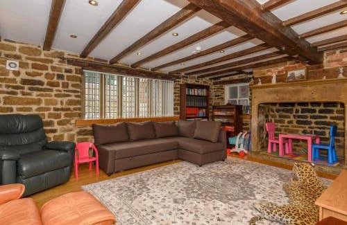 Farsley House | Poplar Farm House - Book Your Spring Summer Events Pass The Keys