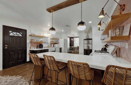 Fredericksburg House | Poplar Place Mod With Hot Tub - 1 mi to Main Street