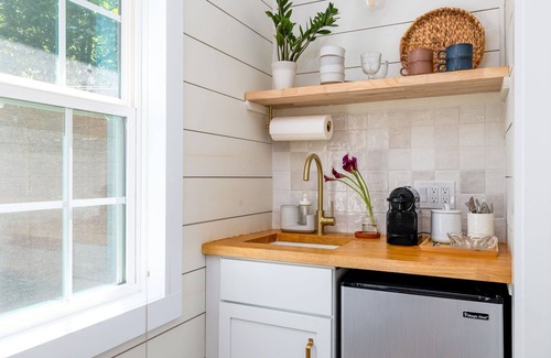 Govalle House | Popular East Side Charmer - Casita Cherico