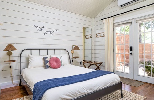 Govalle House | Popular East Side Charmer - Casita Cherico