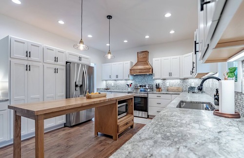 Falls of Rough House | Porch-lovers Paradise! SLEEPS 11-12. Multiple fire pits. Only 0.8mi to boat ramp