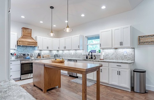 Falls of Rough House | Porch-lovers Paradise! SLEEPS 11-12. Multiple fire pits. Only 0.8mi to boat ramp