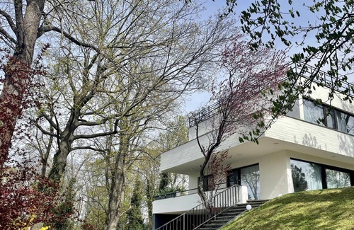 Unterdobling Villa | Porsche Villa with Garden and Garage in the best area of Döbling, Vienna