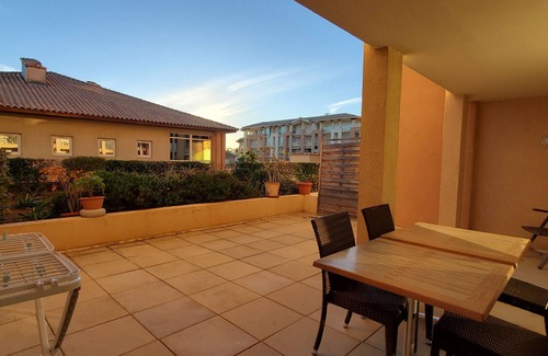 Frejus Port Apartment | Port-Fréjus, Cap Hermès, 2/3 rooms 50m2,WIFI, 6 beds, swimming pool, air-conditioned, parking, direct access to the beach, large terrace 50m2 for a pleasant stay in the sun, relaxation and leisure