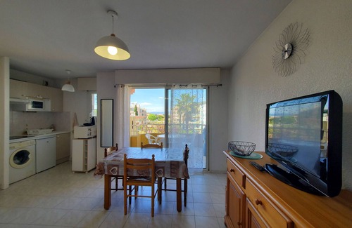 Frejus Port Apartment | Port FREJUS Studio with sleeping area of ​30 m2 for 2 Adults 2 Children with quiet balcony on the garden side