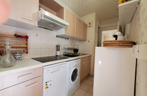 Frejus Port Apartment | Port FREJUS T2 39m2 with air conditioning Beautiful terrace Garden view Wifi Parking 4 Persons