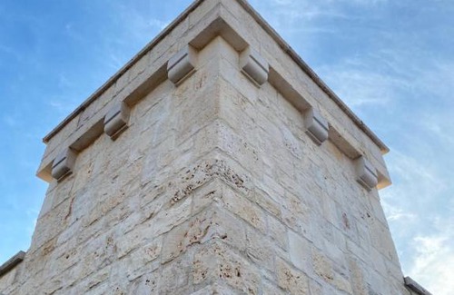 Noci House | Porta dell'est