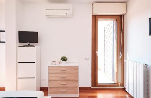 Zona IV Casal Boccone Apartment | Porta di Roma, Moderno Luminoso con Wi-Fi e AC