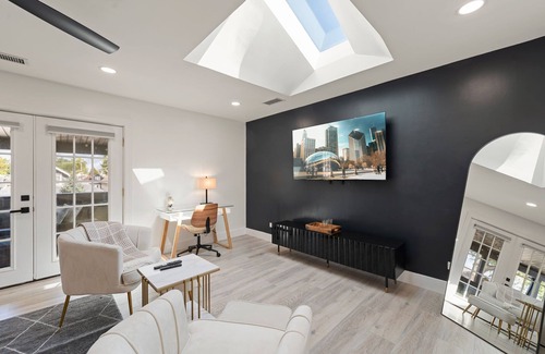 Chicago House | Portage Park/Theater/Deck/Game Room/Gym/Arcade