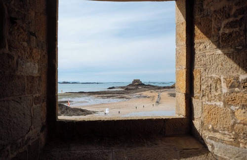 Ille-et-Vilaine Apartment | Porte des Bés in the city center, beach 10 meters away!