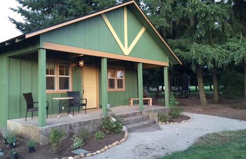 Canby Cottage | Portland Oasis! Close in country renovated cottage with Exc WIFI