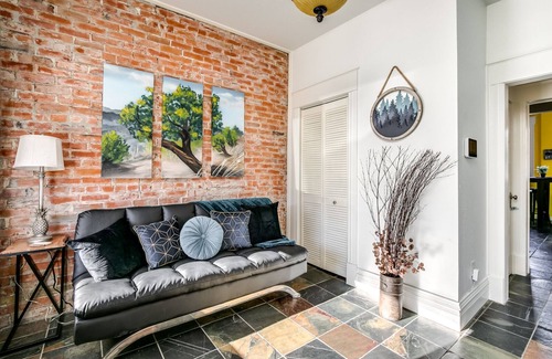 Newlands Apartment | Portland Place 1- 5min walk→PearlSt | 1000mbps | 55"TV | King | W/D