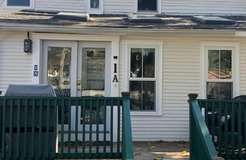 Portsmouth House | Portsmouth Downtown With A View And Bring Your Dog Too!