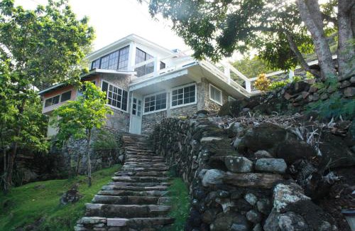 Providencia House | Posada Rock-stone
