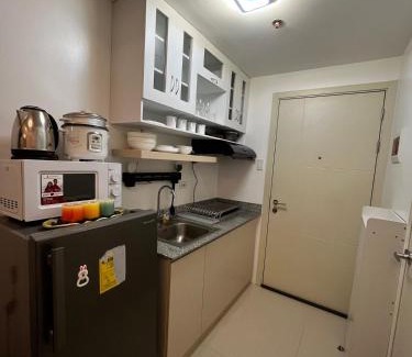 Las Pinas Apartment | Posh 1BR @ SM Southmall w/100mbps and Netflix