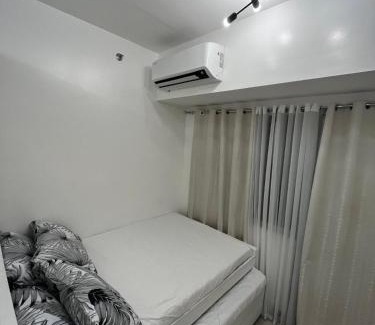 Las Pinas Apartment | Posh 1BR @ SM Southmall w/100mbps and Netflix