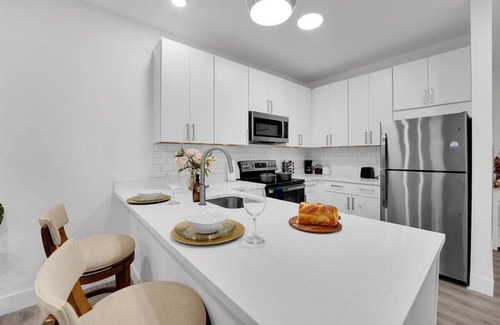 Union Condo | Posh Living Cozy Condo