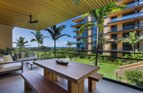 Ala Moana Condo | Posh Oceanview Condo w/Resort Pool & Spa, AC & Spacious Lanai - Park Lane Palm