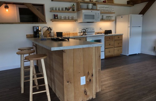 Rumney House | Post & Beam Chalet w/Stunning Lake & Mountain Views
