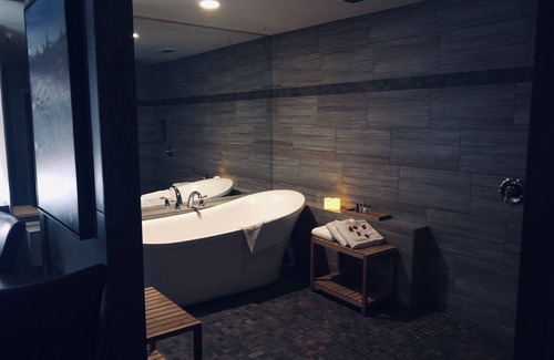 South Lake Tahoe Hotel | POSTMARC Hotel and Spa Suites