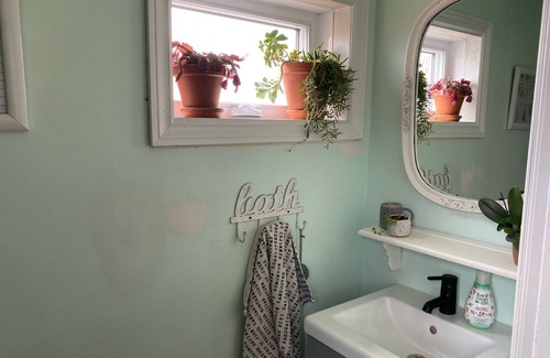 Malpeque House | Potter's home in picturesque Malpeque PE, surrounded by fields, 5 min from beach