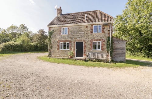 Toller Porcorum Cottage | POUND COTTAGE, pet friendly, with open fire in Maiden Newton