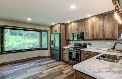 Holcombe Cabin | Poverty Point on Lake Holcombe