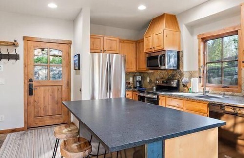 Tamarack Resort House | Powder Ridge Townhome - Ideal 2 BR Townhome|Ski in/Out, Pet Friendly