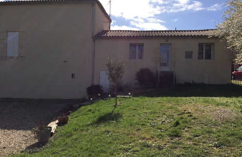 Anglade House | Près Bordeaux Maison rénovée 4*tout confort: calme, piscine ,parc 1ha, étang