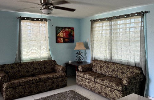 Catano Apartment | 3Br & 2 BA Family Retreat – Walk to Beach, Dining Unit4
