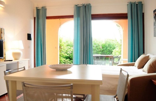San Teodoro City Centre Apartment | Practical and essential apartment on the sea of ​San Teodoro