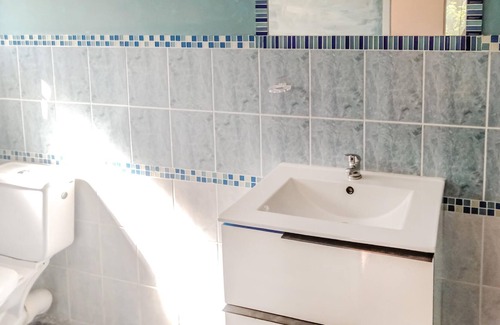 Vitrolles Apartment | Practical vacation apartment with garden - ideal for a couple's vacation.