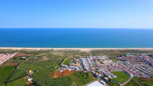 Manta Rota Resort | Praia da Lota Beachfront Resort - Hotel & Apartments