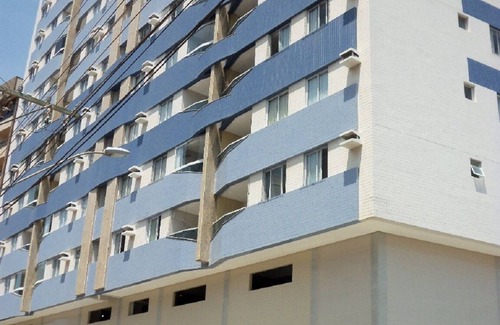 Guarapari Apartment | Praia do Morro 2 bedrooms with air conditioning, en suite, internet, garage.