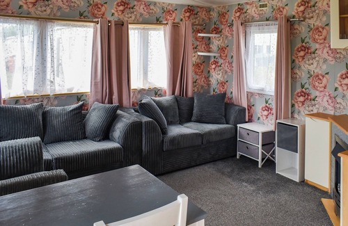 Clacton-on-Sea Cottage | Praise Machine Caravan Experience
