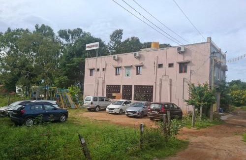 Yelagiri Bed & Breakfast | Prajay Inn