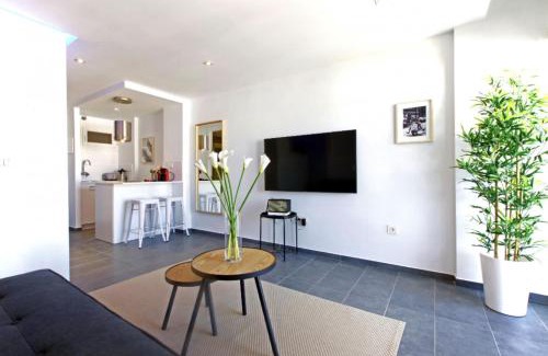 Benalmadena Costa Apartment | Precioso apartamento con vistas al mar y piscinas