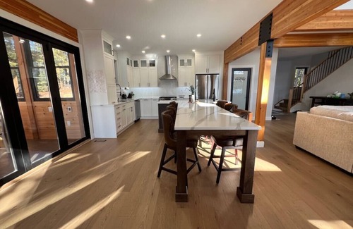 Catchacoma Cottage | Precious Gold on Gold Lake